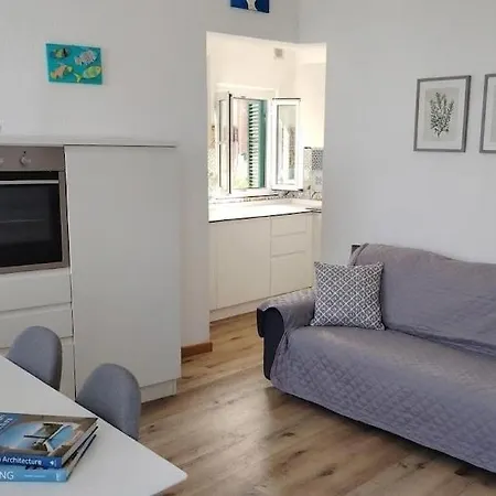 Sea View - La Perla Sul Mare Con Box Auto Appartamento Noli
